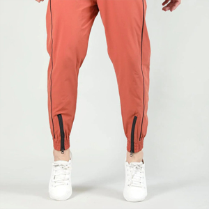 Pantalon de survêtement pour homme, pantalon d'entraînement premium, confectionné avec un tissu respirant, coupe décontractée et style moderne pour les hommes actifs, à prix abordable. - Product Image 6