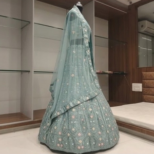 Ensemble ethnique indien de luxe Jimmi Choo Lehenga Choli vert marin pour femme, broderie diamant, tenue de mariée, confectionné par Kenken, parure de créateur - Product Image 4