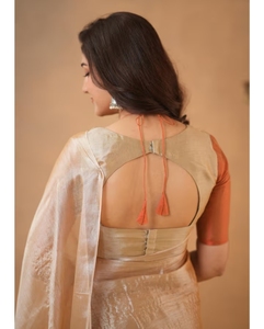 Sari Tradicional de Seda para Mujer KV, Color Naranja con Bloques de Color, Diseño Pintado a Mano, para Fiestas, Blusa Sin Costuras, Reversible, de Secado Rápido y Antiarrugas - Product Image 4