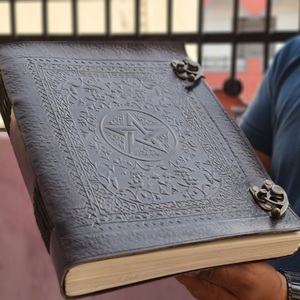 Diario de Cuero con Pentáculo Grabado Extra Grande, Libro de Sombras, Grimoire, Cuaderno de Magia Estelar, Diario de Papel Hecho a Mano - Product Image 6