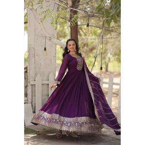 Vestido de Noche Negro con Dupatta de la Colección LW-9179 de LIKSHA, Talla M-38 - Product Image 3
