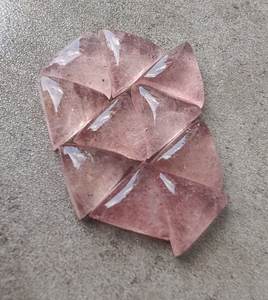 Cuarzo Fresa Natural en Forma de Triángulo, Cabujón con Reverso Plano, Calibrado, Gema Suelta para Joyería - Product Image 2