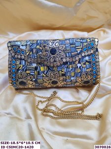 Bolso de Mano Tipo Clutch de Mosaico Multicolor de Lujo de Craftstages International |   Bolso de Noche de Metal Hecho a Mano con Correa de Cadena y Solapa - Product Image 5