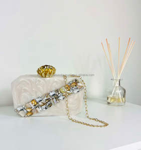 Pochette en résine artisanale de qualité supérieure pour femme Sac à main élégant et artistique pour événements de luxe pour l'approvisionnement mondial - Product Image 4