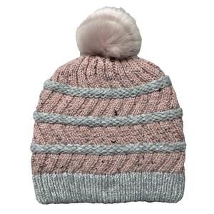 Bonnet en tricot côtelé rayé tendance - Taille unique pour femme, prêt pour les voyages - Product Image 2