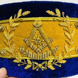 Sombrero Masónico de Terciopelo Azul con Bordado Dorado y Pedrería, Accesorio - Product Image 2