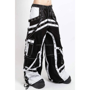 Pantalon convertible style punk gothique noir/blanc avec clous, fermeture éclair et chaînes, unisexe - Product Image 6