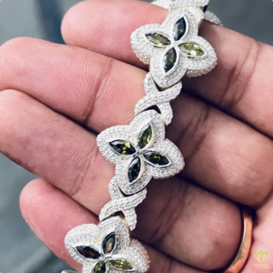 สร้อยข้อมือลายดอกไม้สุดหรูพร้อมหินเจียระไนสีเขียวประดับเพชรดีไซน์สุดหรู - Product Image 2
