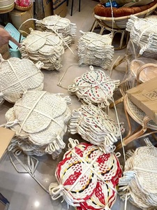 Nouveau design de ventilateurs en bambou colorés tissés à la main pour décoration intérieure de la maison - Product Image 6