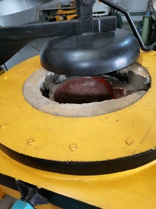 Horno de Fusión de Zinc Hidráulico Inclinable de 200 Kg con Crisol de Carburo de Silicio y Sistema de Calentamiento a Gas Natural - Product Image 6