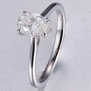 Bague de fiançailles en or massif avec diamant moissanite taille ovale au design unique et tendance, idéale pour les anniversaires et les fêtes, disponible à prix export. - Product Image 3