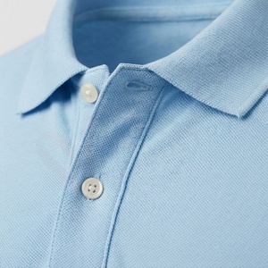 Polo en piqué 100% coton bleu clair à manches courtes pour homme, décontracté, respirant, coupe classique, design tricoté uni - Product Image 4