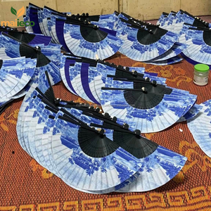 พัดลมมือถือทำจากไม้ไผ่มีปฏิกิริยาด้วยรังสียูวีแบบกำหนดเองสไตล์ดั้งเดิมพร้อมโลโก้พิมพ์สำหรับงานเทศกาลและปาร์ตี้ - Product Image 2