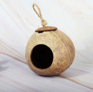 Comedero y Casa para Pájaros Hechos de Cáscaras de Coco, Hechos en Vietnam - Product Image 4