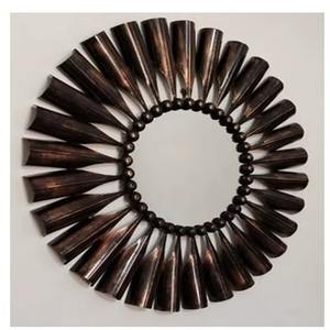 El marco refinado de un elegante espejo agrega profundidad arquitectónica y un encanto gracioso a cualquier entorno interior. - Product Image 1