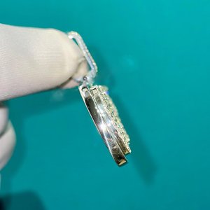 Colgante de Moissanita VVS con Baño de Rodio en Plata 925, Diseño Temático de Lujo, Corte Brillante Redondo, Engaste de Canal, Unisex, Uso Diario - Product Image 4