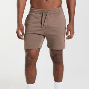 Shorts de sport pour hommes en polyester hautement élastique, avec logo personnalisé, pour la course à pied, la gym et les activités sportives. - Product Image 3