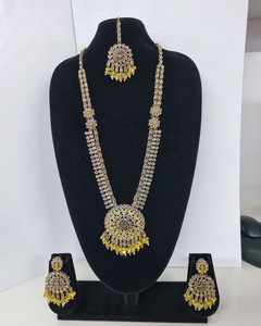 Parure de mariée florale 3 pièces luxueuse avec pendentif soleil mandala, collier long plaqué or antique Rani Haar et perles Kundan - Product Image 5