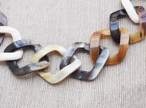 Collier en corne indienne fait main, écologique, style moderne, forme naturelle, poli, pour filles et femmes, par Perfect Enterprises - Product Image 6