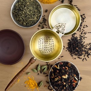 Highest Quality Gold Metal Tea Strainer With Floral Handles Durable Colander For Loose Leaf Brewing Kitchen Tool - Product Image 6