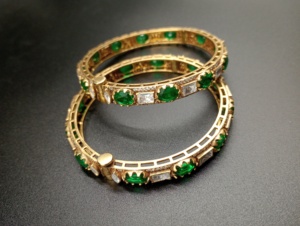 AMAIRA JEWELS SM-945 Brazalete Chapado en Oro para Mujer con Zirconia Ovalada y Piedra Verde, Pulsera de Compromiso, Joyería de Doble Zirconia de Moda, Regalo - Product Image 5