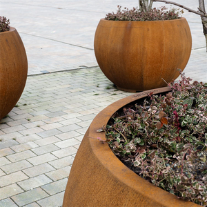 Sphères géométriques d'extérieur en acier Corten, pots à plantes en forme de globe - Product Image 4