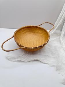 Panier en bambou tressé vintage avec poignées, panier utilitaire tissé à la main, rangement de cuisine rustique, décoration en osier naturel, fournisseur en gros - Product Image 1