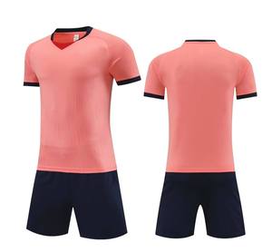 ชุดเสื้อฟุตบอลแบบปรับแต่งได้ แขนสั้น ผ้าระบายอากาศ ยืดหยุ่นได้ 100% โพลีเอสเตอร์ ผลิตจากโรงงานในปากีสถาน - Product Image 3