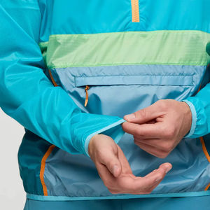 Chaqueta Cortavientos Personalizada con Capucha, Chaqueta de Exterior con Capucha, Cortavientos de Alta Calidad y Sostenible - Product Image 5