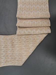Oferta Especial: Tela de Ganchillo Chevron Bicolor Premium por Metro - Material Texturizado de Malla Abierta en Beige y Crema para Prendas de Vestir - Product Image 2