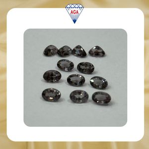 สปิเนลสีเทาธรรมชาติรุ่นลิมิเต็ดอิดิชั่น รูปทรงวงรี ขนาด 6x4 มม. ปรับขนาดแล้ว ไม่ผ่านการบำบัด จากแทนซาเนีย ขายส่ง คุณภาพดี - Product Image 2