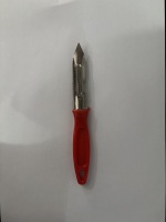 Rode handgreep plastic roestvrijstalen schilmesjesset, zeven-gaats persontwerp voor fruit- en groentepreparatie, handmatige handgereedschappen