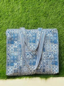 Sac fourre-tout en coton matelassé fait main, imprimé floral, 18x18 pouces - Product Image 5