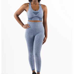 Ensemble de sport et yoga personnalisé pour femme : soutien-gorge dos croisé ouvert, sweat à capuche et legging de jogging - Product Image 6