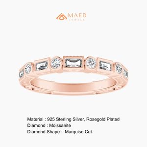 Anillo de Eternidad de Moissanita Baguette en Oro Rosa, Anillo de Boda de Diamantes, Joyería Nupcial Elegante para Mujer - Product Image 6