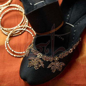 รองเท้าคุสซ่าแฟชั่นพิมพ์ลายกันลื่น ทำมือ พื้นรองเท้าหนังแท้ ปักสีตามสั่ง และโลโก้ตามสั่ง - Product Image 4