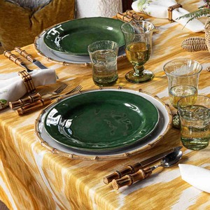 Plato de presentación blanco con borde de diseño de bambú, ideal para mesa de comedor y base decorativa elegante inspirada en la naturaleza, procedente de la India. - Product Image 4