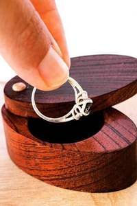 Boîte à alliances en bois artisanale pour fiançailles, mariage et demande en mariage, qualité supérieure, prix bas - Product Image 2
