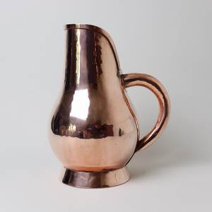 Carafe à eau en cuivre de haute qualité pour la maison, les repas et le stockage quotidien de l'eau, avec un design artisanal attrayant - Product Image 1
