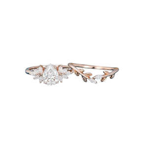 Bague de fiançailles en diamants de laboratoire poire 1,50 carat, sertie à griffes, en or blanc 18 carats plaqué rhodium, certifiée IGI, motif feuille de vigne, pour mariée - Product Image 6