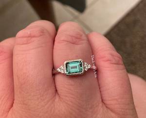 Bague élégante en saphir vert taille émeraude d'inspiration vintage pour femme, en argent sterling 925, bague de fiançailles en saphir vert, cadeau pour elle - Product Image 2