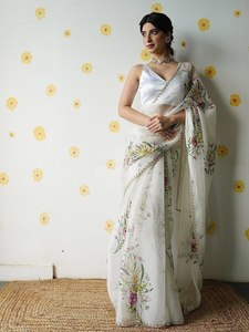 Sari de Seda con Estampado Floral, Lentejuelas, Bordado Katdana Hecho a Mano, Blusa Jalpari de Diseñador, Sin Arrugas, Largo hasta el Suelo, para Bodas y Fiestas - Product Image 2