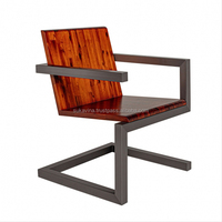Chaise sur mesure au design élégant et personnalisé avec rembourrage luxueux et construction durable pour un mobilier d'intérieur élégant