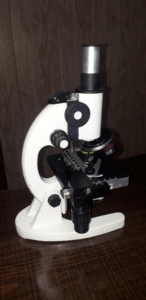 Microscopio Monocular con Ocular de 10x, Objetivos de 40x/100x, Iluminación LED, Enfoque Manual, Ajuste Dióptrico de ±5d - Product Image 2
