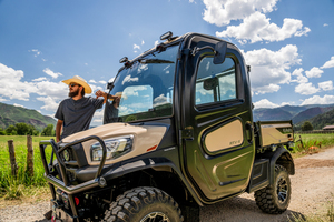 รถอเนกประสงค์ Kubota RTV X1100C ขับเคลื่อน 2 ล้อ แบบมีห้องโดยสาร  เครื่องยนต์ดีเซล 4 จังหวะ เกียร์อัตโนมัติ น้ำหนักบรรทุก 1100 กก. รับประกัน 2 ปี  รถทำงานหนักทุกสภาพพื้นผิว - Product Image 5