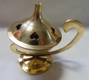 Nouvel Arrivage Brûleur d'encens et diffuseur d'aromathérapie en laiton plaqué or poli antique, gaufré, très vendu et de qualité supérieure - Product Image 3
