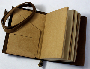 Nuevo Diseño, Diario de Cuero con Tapa Dura, 90 Hojas, con Grabado de Escritura Budista en el Bolsillo Delantero y Soporte Oculto para Bolígrafo, con Inserciones de Papel - Product Image 3