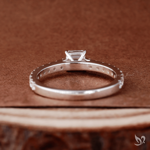 Anillo de compromiso de lujo con diamante cultivado en laboratorio de corte Asscher de 0.50 ct, banda pavé tipo catedral, oro blanco de 10K, anillo minimalista para aniversario o boda - Product Image 3