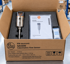 Sensor de Flujo IFM SA4300 para Agua, Aceite y Aire, Abrazadera de 8 mm, 50 bar, 4-20 mA, IO-Link, PNP, NPN, Medición de Temperatura, Pantalla - Product Image 1