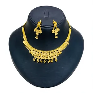 Nuevo Conjunto de Collar con Colgante de Flor y Cadena de Latón Chapado en Oro, Diseño Nigeriano - Product Image 1